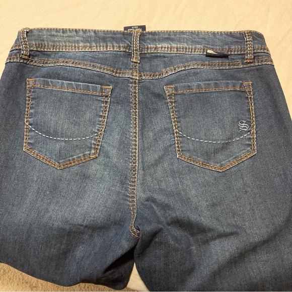 Torrid Source of Wisdom Blue Jeans | Flare Leg | Stretchy - Picture 9 of 15